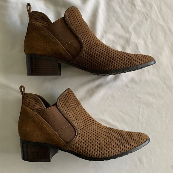 DONALD J. Pliner Darla Waxy Suede Ankle Boots 8 - Picture 1 of 4
